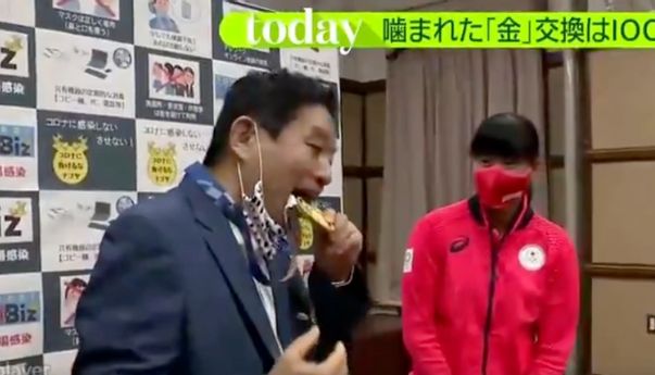 Atlet Jepang Dapat Medali Emas Pengganti Setelah yang Asli Digigit Wali Kota Nagoya