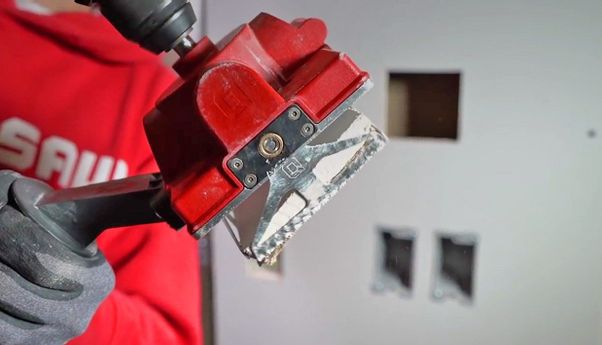 Ilham Akbar, Mahasiswa UMM yang Kreasikan Instalasi Listrik “Drill Square Hole” di Indonesia