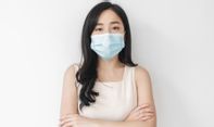 Ditegur Tak Pakai Masker, Wanita Ini Hadiahi Petugas dengan Tinju dan Lemparan Pisau