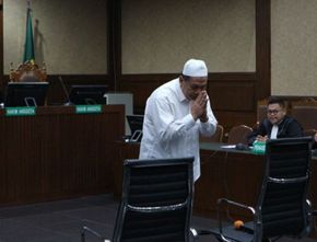 AKBP Bambang Kayun Didakwa Terima Suap Senilai Rp57,1 Miliar