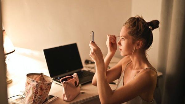 Ahli Kecantikan: 3 Tips Memilih Produk Makeup Contour untuk Pemula