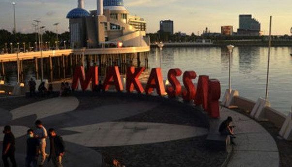 Remaja Tewas usai Tertimpa Huruf ‘T’ Tugu Toraja di Pantai Losari Makassar