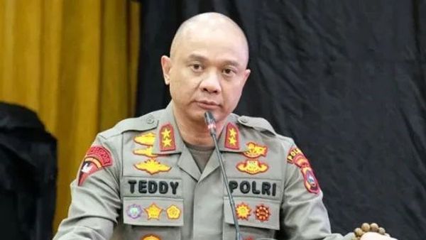 Doddy Ngaku Takut Tolak Perintah Irjen Teddy untuk Bawa Sabu ke Jakarta: Beliau Powerful dan Kapolda Terkaya