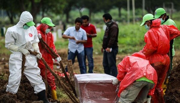 Kisah Petugas Pemakaman Jenazah Covid-19 Seberangi Sungai untuk Antarkan Korban Corona Viral