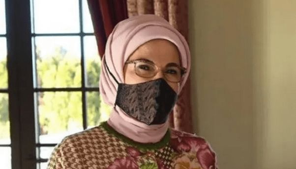 Mengejutkan! Istri Presiden Turki Recep Tayyip Erdogan Pakai Masker Batik Buatan Yogyakarta