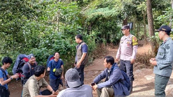 2.658 Pendaki Ilegal Diturunkan dari Gunung Gede Pangrango Selama Libur Panjang