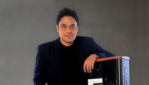 Cerita Dwiki Dharmawan yang Lupa Pernah Aransemen Lagu untuk Mendiang Chrisye