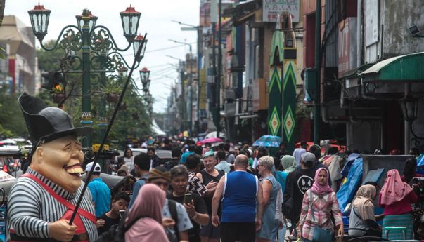 Uji Coba Jalur Pedestrian di Malioboro malam Membuat Tekor Pedagang
