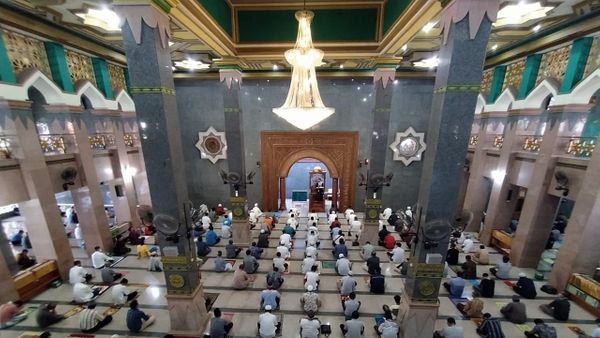Berita Hari Ini: Dewan Masjid Indonesia Keluarkan Aturan Sholat Jumat di Masa Pandemi