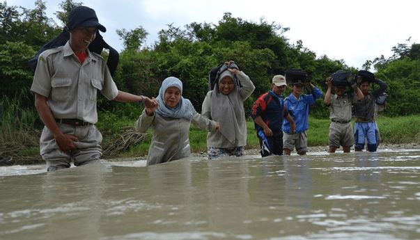 Berita Jateng: Orang Tua Murid Mengaku Senang Guru Mau Mendatangi Anaknya yang Terkendala Akses Internet