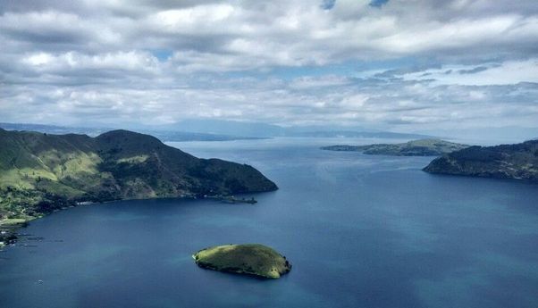 Pulau Simamora Desa Tipang, si Kecil dari Danau Toba yang Cantik Banget