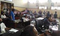Berita Jateng: Tak Transparan, Ratusan Kontraktor Sambangi Kantor DPRD Banjarnegara