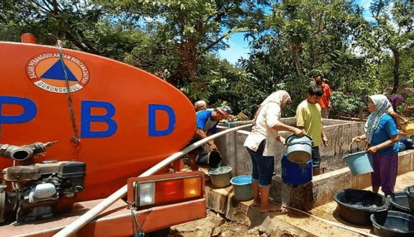 Berita Seputar Jogja: Alami Bencana Kekeringan, Warga Sumbergiri Gunungkidul Antre Bantuan Air Bersih
