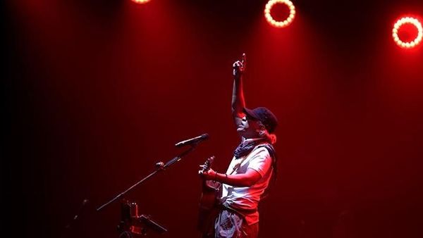 Kangen Manggung, Iwan Fals Gelar Konser Virtual ‘Di Balik Nyanyian’