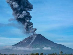 Berita Terkini: Gunung Sinabung Meletus Lagi, Tinggi Kolom Abu Capai 5.000 Meter