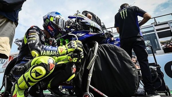Valentino Rossi Bakal Teken Kontrak dengan Petronas Yamaha Pekan Ini