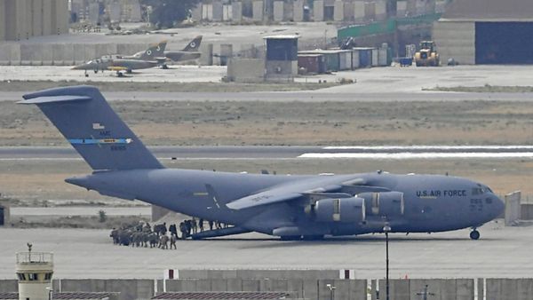 Sebelum Angkat Kaki dari Afghanistan, AS Lumpuhkan Puluhan Pesawat dan Kendaraan Militer