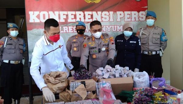 Ratusan Ribu Petasan Beragam Jenis Disita dari Pedagang Pasar di Banyumas