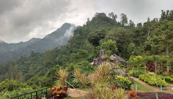 Pemandangan Menakjubkan Watu Rumpuk Madiun, Lokasi, dan Harga Tiket Masuknya