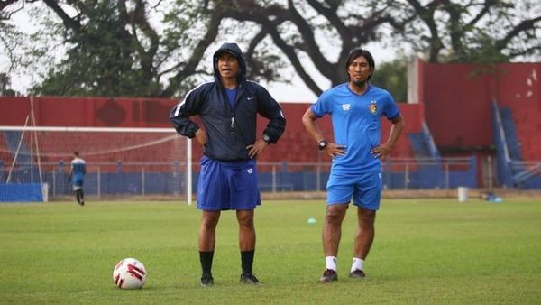 Striker Legendaris Timnas Indonesia Budi Sudarsono Resmi Jadi Pelatih Persik Kediri