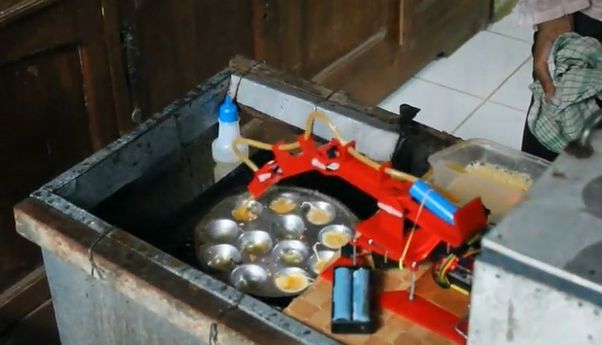 Pemuda Purworejo Hadiahkan Robot Pembuat Telur Dadar untuk Ibunya