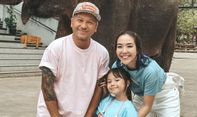 Gading Marten Ajak Gisel Rayakan Natal Bersama Keluarga Besar di Bali