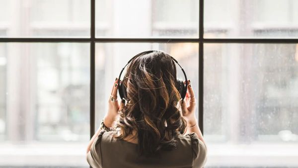 Agar Pendengaran Tetap Sehat, Terapkan Prinsip 60:60: Musik dan Hiburan Volume Maksimal 60 Persen