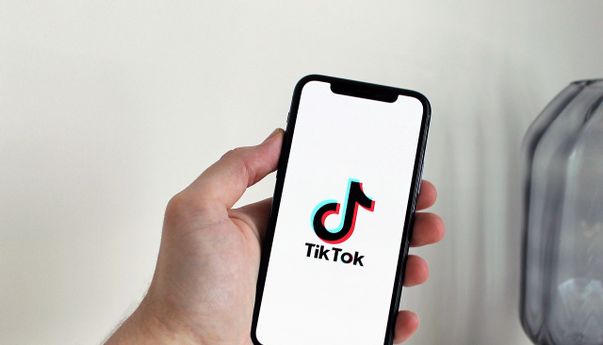 Coba Ngikut Tren Tusuk Lidah di TikTok, Nyawa Bocah ini di Ujung Tanduk