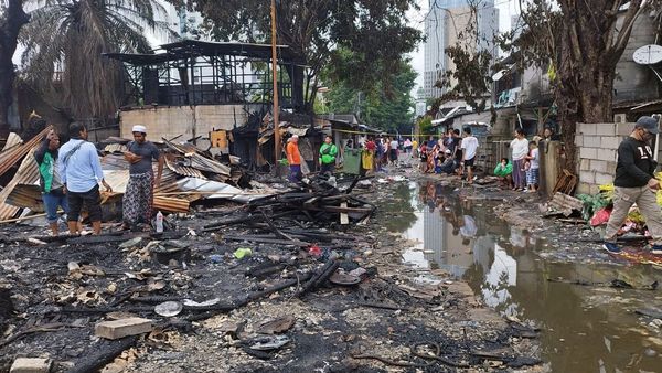 Lupa Matikan Kompor Gas, 50 Rumah Semi Permanen di Gambir Hangus Terbakar