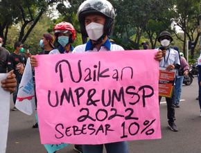 Buruh Jakarta Minta Upah Naik 10 Persen ke Anies Baswedan