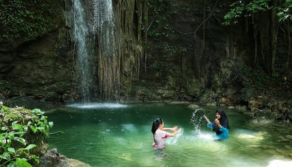 Tembus Hutan Demi Kesejukan Air Terjun Baho Ndra di Simanaere