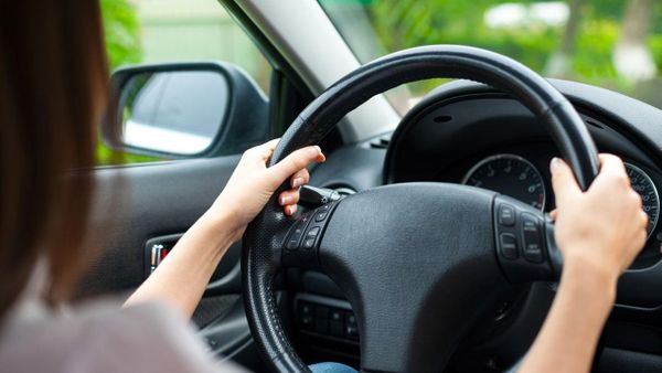 Fakta atau Mitos, Memutar Setir saat Mobil Diam dapat Merusak Power Steering