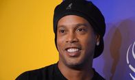 Ronaldinho Dipenjara, Senyumannya yang Khas Tetap Menawan