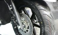 Cara Mudah Mencegah Ban Motor Kempes Saat WFH