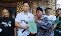 AHY Serahkan 55 Sertifikat Konsolidasi Tanah ke Warga Terdampak Gempa Cianjur 2022