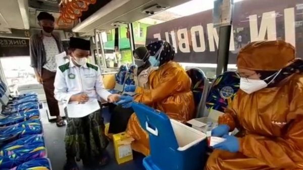 Di Cianjur, Bus Sekolah Disulap Jadi Bus Vaksinasi Keliling Targetkan 200 Ribu Pelajar dan Santri