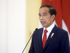 Pendukung Jokowi Cuma Tinggal Buzzer, Rocky Gerung: “Puan Saja Berani Menegur Presiden”