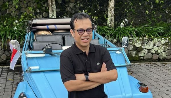 Jokowi Resmi Lantik Nezar Patria sebagai Wamenkominfo Dampingi Budi Arie