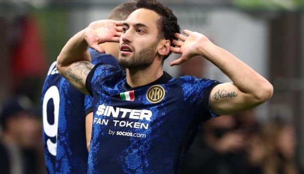 Hakan Calhanoglu Dihujat Milanisti, Karena Selebrasi Kontroversial