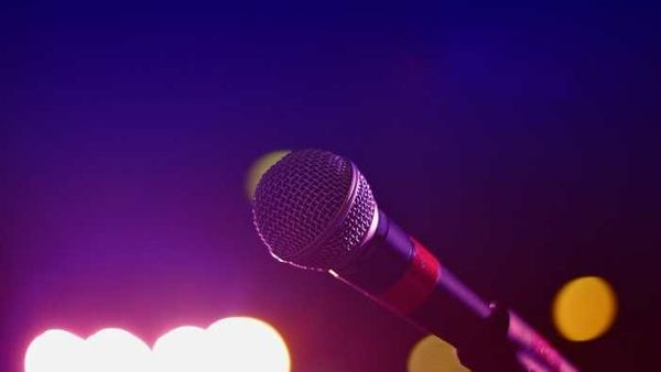 Daftar Lagu Enak Buat Karaoke Di Rumah, Dijamin Bisa Menghilangkan Bosan!