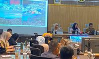 Pemkab Garut Kaji Penggunaan Limbah Plastik untuk Aspal Jalan