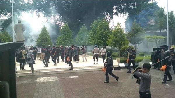 Unjuk Rasa Tolak UU Cipta Kerja: Polisi Bantah Gebuki Mahasiswa UGM