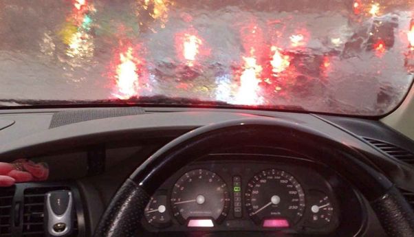 Masuk Musim Hujan, Inilah Fitur Mobil yang Berguna Saat Hujan Deras