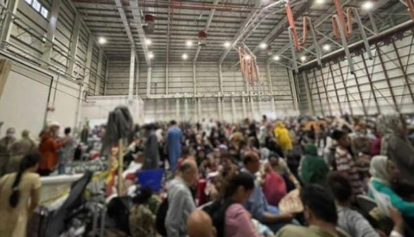 Tempat Evakuasi Pengungsi Afghanistan di Qatar Sangat Jorok: Sampah, Muntah dan Urine Ada di Mana-mana