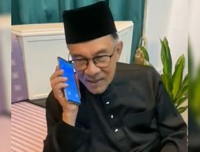 Nomor Smartphone Rahasia Jokowi Terungkap: Datuk Anwar Ibrahim Tak Sengaja?