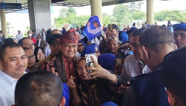 Kedatangan Anies Baswedan di Jambi Disambut Teriakan 'Presiden Kita' dari Emak-emak dan Perempuan Milenial