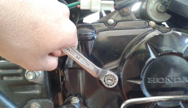 3 Cara menyetel kopling motor manual dan semi otomatis