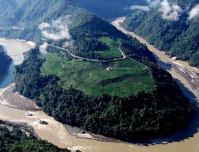 PLTA di Sungai Yarlung Tsangpo Bakal Jadi Proyek Energi Terbesar di Dunia?