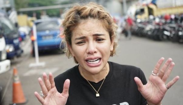 Panas, Nikita Mirzani: Rizieq Shihab Bukan Imam Besar Umat Islam di Indonesia