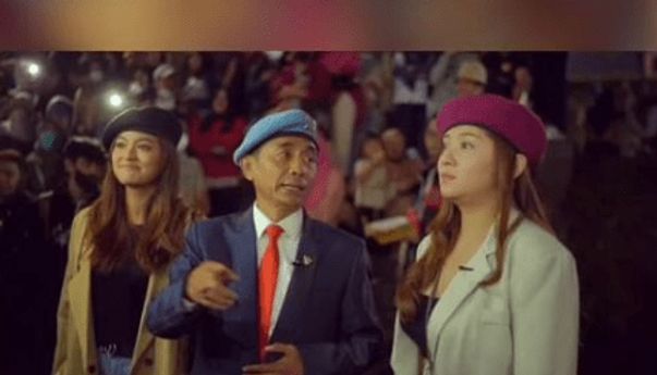 Heboh Lord Rangga Hadir di Citayam Fashion Week Gandeng 2 Cewek Cantik: Mantap Lord Gebrak Oligarki
